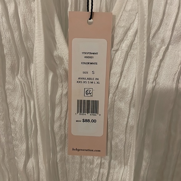 NWT BCBGeneration Mock neck top - Picture 5 of 5